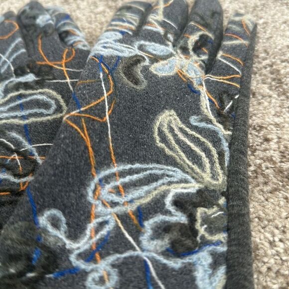 Gray Embroidered Women’s Gloves - Picture 2 of 4